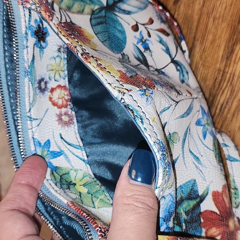 HOBO White Bag with Colorful Strap - Picture 5 of 6